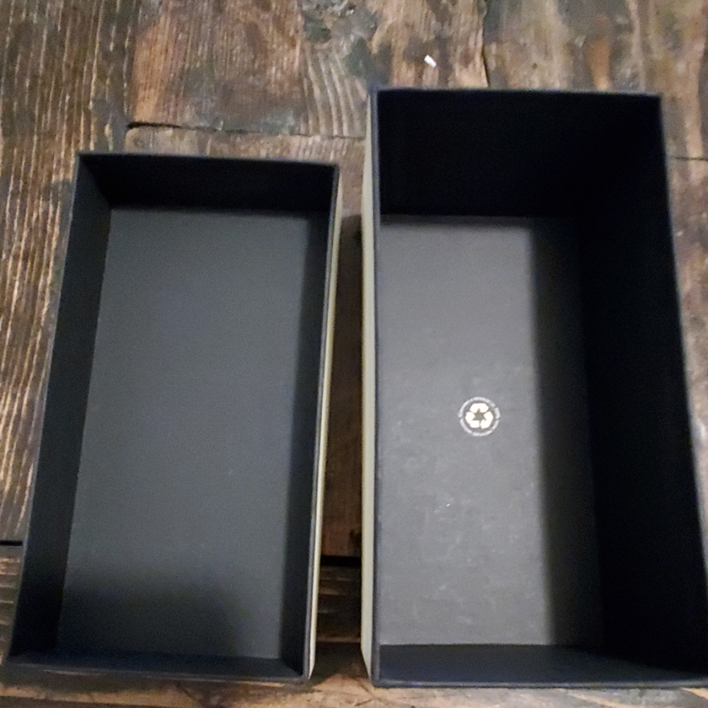Empty box - Picture 2 of 2